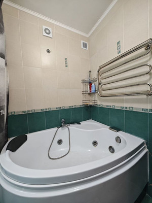 Продам двухкомнатную (2-комн.) квартиру, Толстого ул, 6, Симферополь г