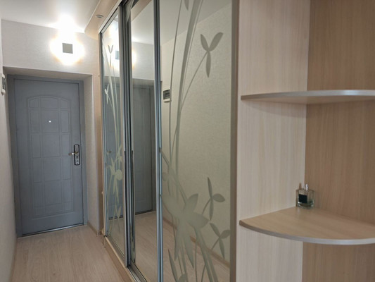 Продам двухкомнатную (2-комн.) квартиру, Толстого ул, 6, Симферополь г