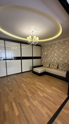 Продам двухкомнатную (2-комн.) квартиру, Победы пр-кт, 74А, Симферополь г