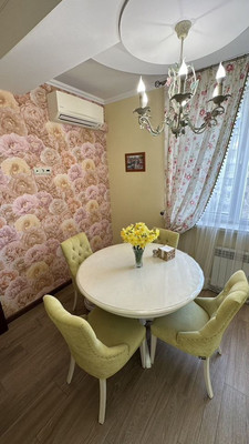 Продам двухкомнатную (2-комн.) квартиру, Победы пр-кт, 74А, Симферополь г