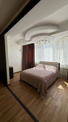 Продам двухкомнатную (2-комн.) квартиру, Победы пр-кт, 74А, Симферополь г