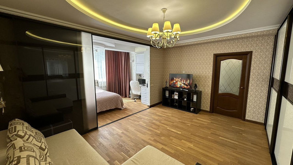 Продам двухкомнатную (2-комн.) квартиру, Победы пр-кт, 74А, Симферополь г