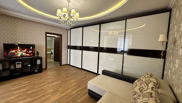 Продам двухкомнатную (2-комн.) квартиру, Победы пр-кт, 74А, Симферополь г