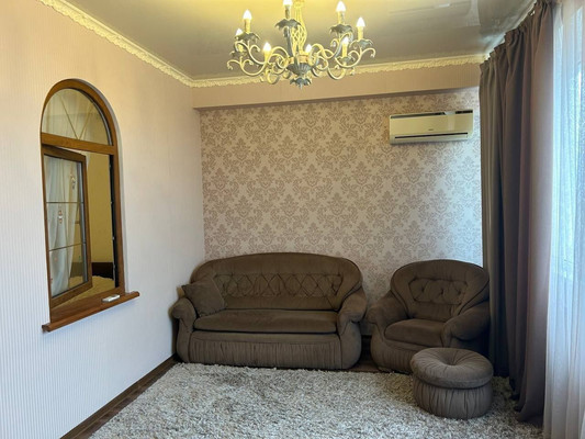 Продам трехкомнатную (3-комн.) квартиру, Балаклавская ул, 41А, Симферополь г