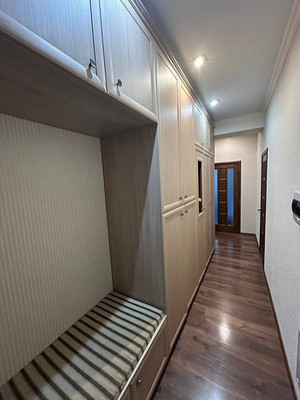 Продам трехкомнатную (3-комн.) квартиру, Балаклавская ул, 41А, Симферополь г