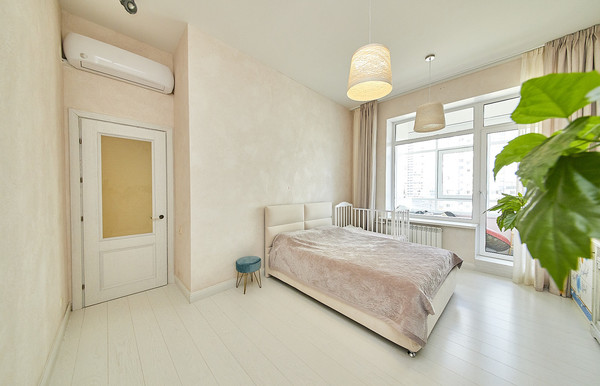 Продам трехкомнатную (3-комн.) квартиру, Композиторов ул, 10, Санкт-Петербург г