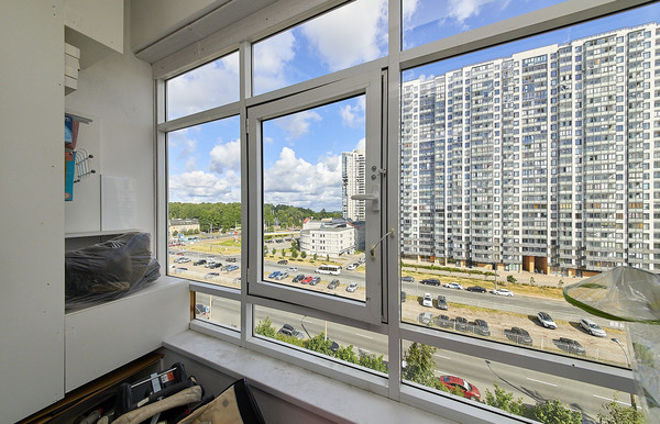 Продам трехкомнатную (3-комн.) квартиру, Композиторов ул, 10, Санкт-Петербург г