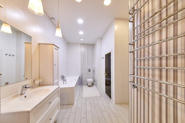 Продам трехкомнатную (3-комн.) квартиру, Композиторов ул, 10, Санкт-Петербург г