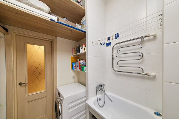 Продам трехкомнатную (3-комн.) квартиру, Композиторов ул, 10, Санкт-Петербург г