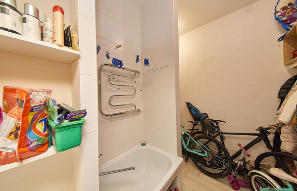 Продам трехкомнатную (3-комн.) квартиру, Композиторов ул, 10, Санкт-Петербург г