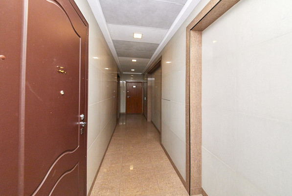 Продам трехкомнатную (3-комн.) квартиру, Композиторов ул, 10, Санкт-Петербург г