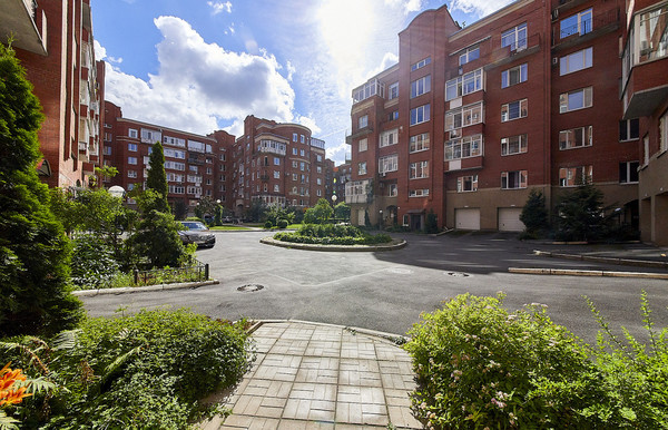 Продам трехкомнатную (3-комн.) квартиру, Композиторов ул, 10, Санкт-Петербург г