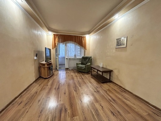 Продам двухкомнатную (2-комн.) квартиру, Кирова пр-кт, 82, Симферополь г