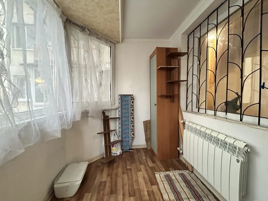 Продам двухкомнатную (2-комн.) квартиру, Кирова пр-кт, 82, Симферополь г