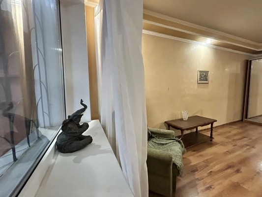 Продам двухкомнатную (2-комн.) квартиру, Кирова пр-кт, 82, Симферополь г