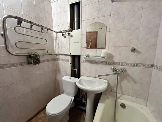 Продам двухкомнатную (2-комн.) квартиру, Кирова пр-кт, 82, Симферополь г