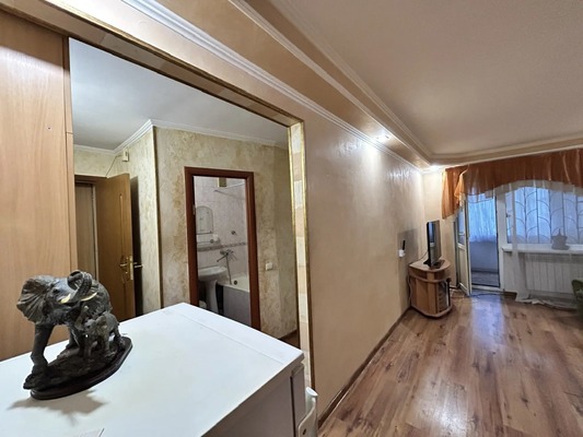 Продам двухкомнатную (2-комн.) квартиру, Кирова пр-кт, 82, Симферополь г