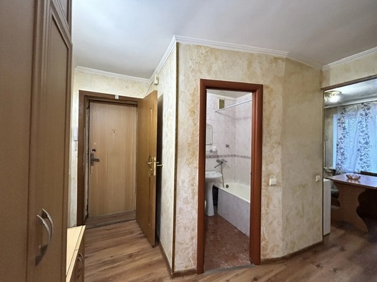 Продам двухкомнатную (2-комн.) квартиру, Кирова пр-кт, 82, Симферополь г