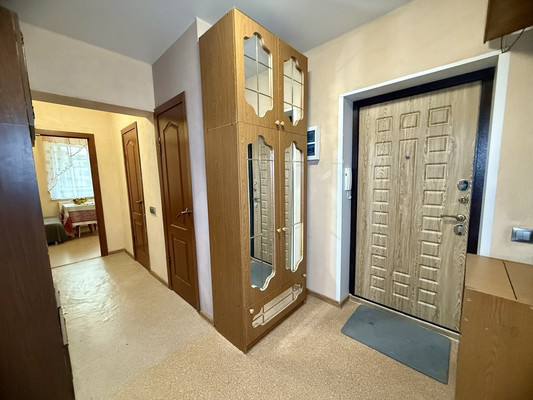 Продам трехкомнатную (3-комн.) квартиру, Десятинная ул, 11, Зверево д