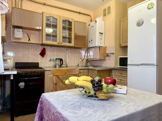 Продам трехкомнатную (3-комн.) квартиру, Десятинная ул, 11, Зверево д