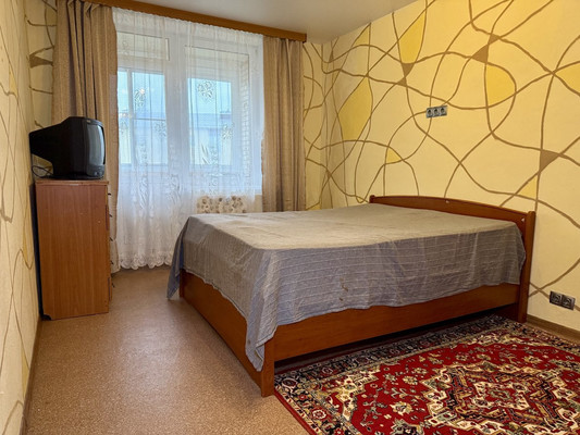 Продам трехкомнатную (3-комн.) квартиру, Десятинная ул, 11, Зверево д