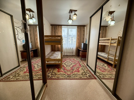 Продам трехкомнатную (3-комн.) квартиру, Десятинная ул, 11, Зверево д