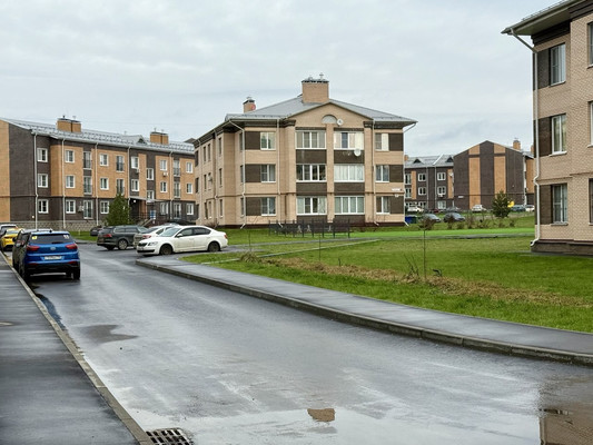 Продам трехкомнатную (3-комн.) квартиру, Десятинная ул, 11, Зверево д