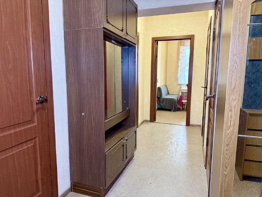 Продам трехкомнатную (3-комн.) квартиру, Десятинная ул, 11, Зверево д