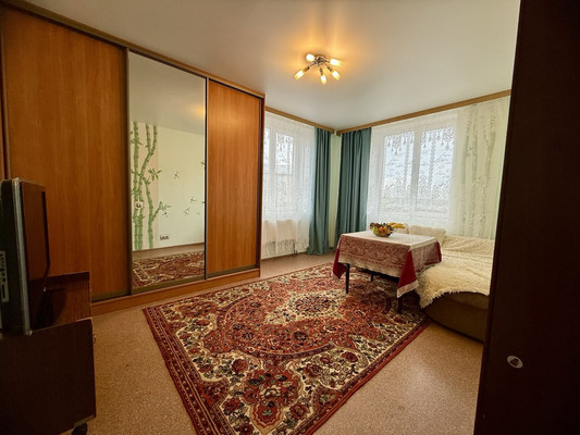 Продам трехкомнатную (3-комн.) квартиру, Десятинная ул, 11, Зверево д