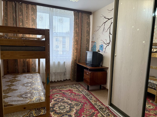 Продам трехкомнатную (3-комн.) квартиру, Десятинная ул, 11, Зверево д