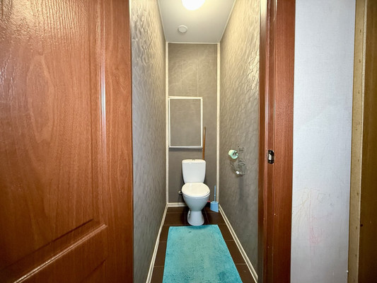 Продам трехкомнатную (3-комн.) квартиру, Десятинная ул, 11, Зверево д