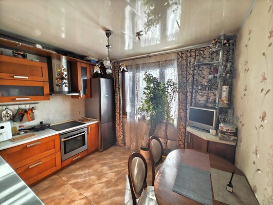 Продам трехкомнатную (3-комн.) квартиру, Азовская ул, 9к2, Москва г