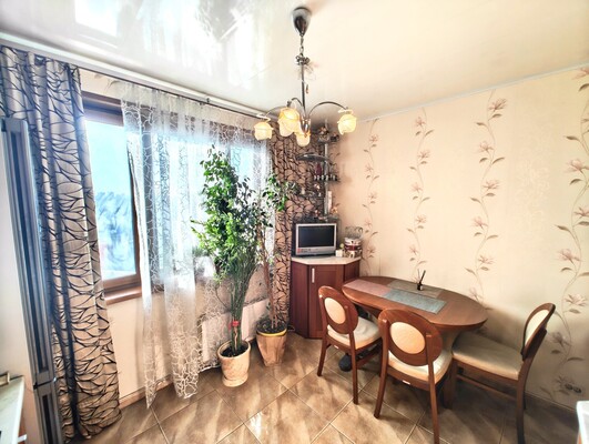 Продам трехкомнатную (3-комн.) квартиру, Азовская ул, 9к2, Москва г