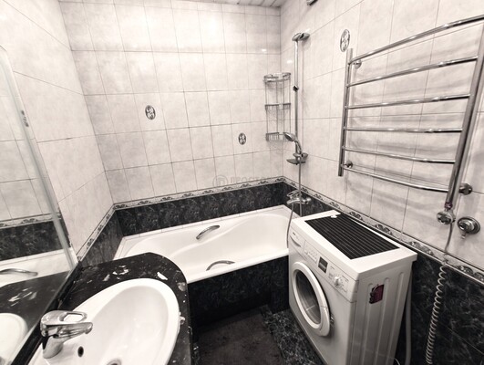 Продам трехкомнатную (3-комн.) квартиру, Азовская ул, 9к2, Москва г