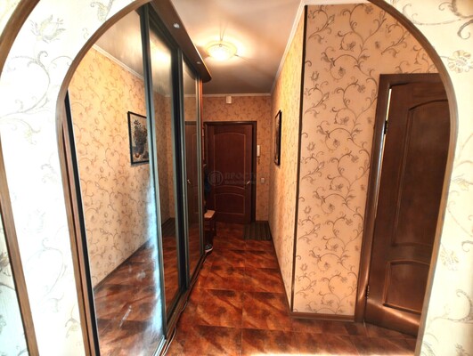 Продам трехкомнатную (3-комн.) квартиру, Азовская ул, 9к2, Москва г