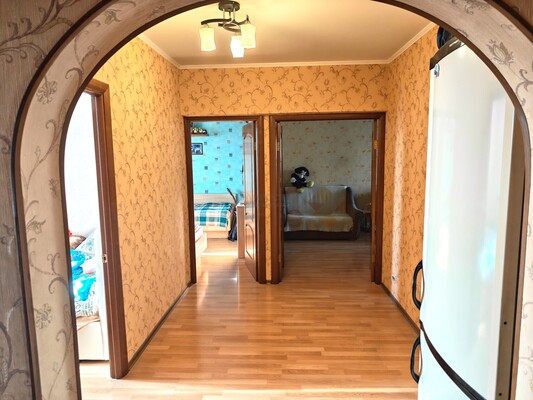 Продам трехкомнатную (3-комн.) квартиру, Азовская ул, 9к2, Москва г