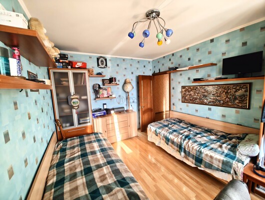 Продам трехкомнатную (3-комн.) квартиру, Азовская ул, 9к2, Москва г