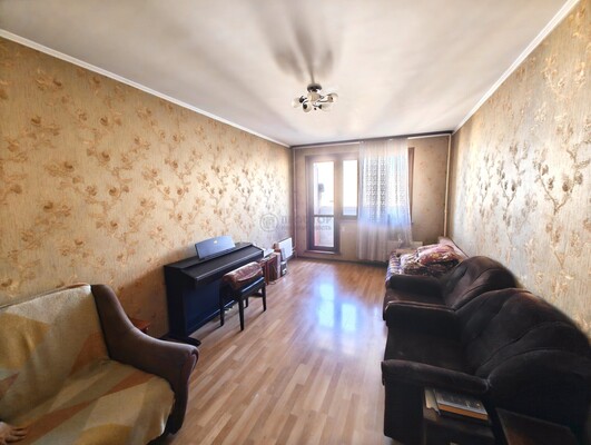 Продам трехкомнатную (3-комн.) квартиру, Азовская ул, 9к2, Москва г