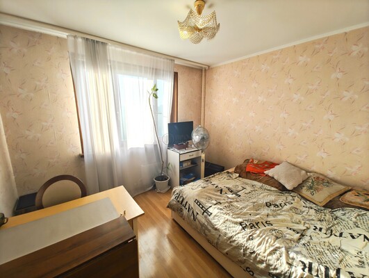 Продам трехкомнатную (3-комн.) квартиру, Азовская ул, 9к2, Москва г