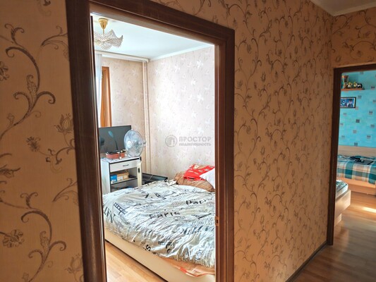 Продам трехкомнатную (3-комн.) квартиру, Азовская ул, 9к2, Москва г