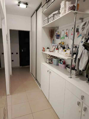 Продам трехкомнатную (3-комн.) квартиру, Карамзина ул, 25, Новороссийск г