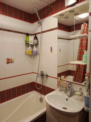 Продам трехкомнатную (3-комн.) квартиру, Карамзина ул, 25, Новороссийск г