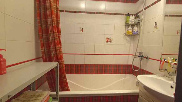 Продам трехкомнатную (3-комн.) квартиру, Карамзина ул, 25, Новороссийск г