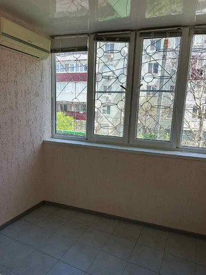 Продам трехкомнатную (3-комн.) квартиру, Карамзина ул, 25, Новороссийск г