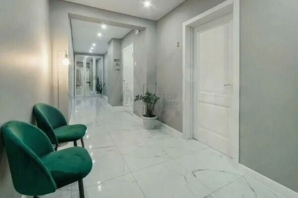 Продам коммерческое помещение 615,4 м2, Мичуринский пр-кт, 9к4, Москва г