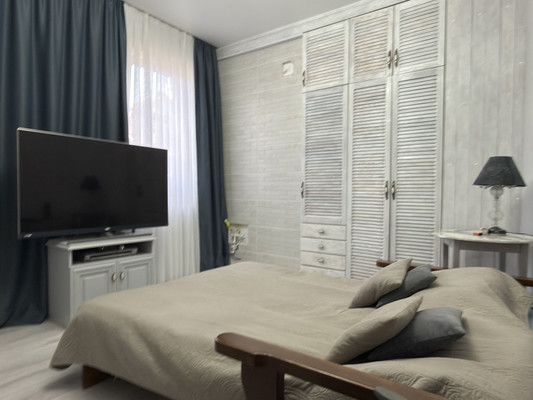 Продам двухкомнатную (2-комн.) квартиру, Розы Люксембург ул, 77, Армавир г