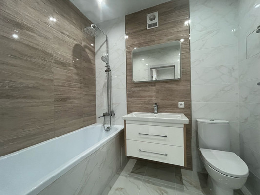 Продам двухкомнатную (2-комн.) квартиру, Нагорная 6-я ул, 15г/10, Барнаул г