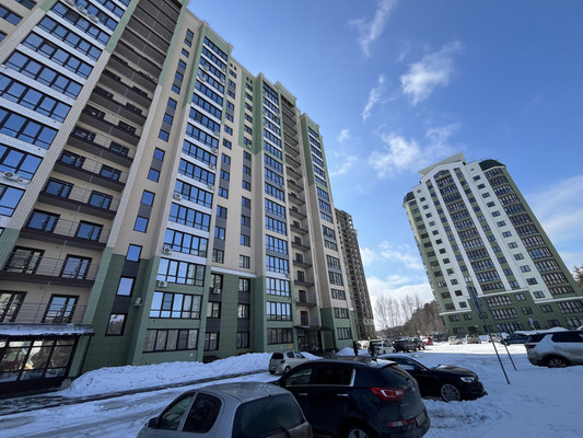 Продам двухкомнатную (2-комн.) квартиру, Нагорная 6-я ул, 15г/10, Барнаул г