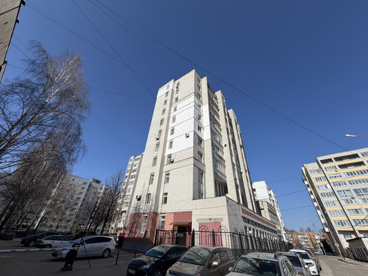 Продам трехкомнатную (3-комн.) квартиру, Любезного ул, 1, Брянск г