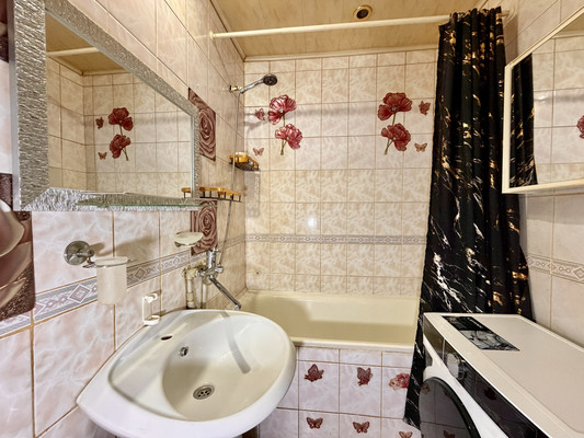 Продам однокомнатную (1-комн.) квартиру, Бела Куна ул, 9, Симферополь г